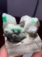 Swat Emerald Specimen Lot – Natural Green Crystals (Avg. 30x23x15mm) - Image 9