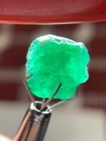 6.72 ct Swat Emerald Crystal – Striking Form and Rich Color - Image 2