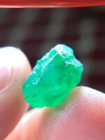 6.72 ct Swat Emerald Crystal – Striking Form and Rich Color - Image 4