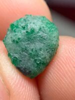 4.20ct Swat Emerald Crystal – Balanced Natural Beauty in 9.67 x 9.45 x 6.59 mm - Image 7