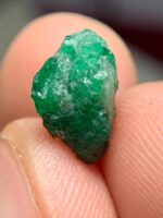 4.20ct Swat Emerald Crystal – Balanced Natural Beauty in 9.67 x 9.45 x 6.59 mm - Image 9