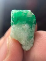 Elegance in Green: A 21.87-Carat Swat Emerald Specimen - Image 12