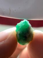 8.67ct Swat Emerald Crystal: A Striking Expression of Natural Form - Image 3