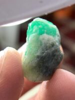 Elegance in Green: A 21.87-Carat Swat Emerald Specimen - Image 3