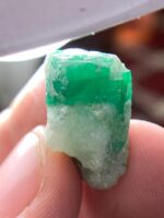 Elegance in Green: A 21.87-Carat Swat Emerald Specimen - Image 5