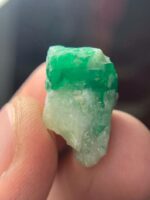 Elegance in Green: A 21.87-Carat Swat Emerald Specimen - Image 9