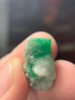 Elegance in Green: A 21.87-Carat Swat Emerald Specimen - Image 10