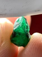 Natural Beauty in Green: 2.80ct Emerald Crystal from Swat - Image 2