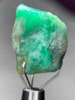 12.17ct Swat Emerald Crystal  Natural Gemstone (15.00 x 10.41 x 9.91 mm) - Image 9