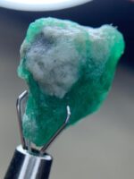 13.85ct Swat Emerald : Natural Green Beryl in Crystal Form - Image 3
