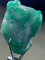 13.85ct Swat Emerald : Natural Green Beryl in Crystal Form - Image 5