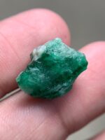 13.85ct Swat Emerald : Natural Green Beryl in Crystal Form - Image 6