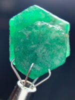 11.43ct Swat Emerald Crystal: Bold Natural Green Beryl - Image 2