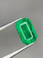 Timeless Elegance: 0.80 Carat Faceted Emerald from Swat - Image 2