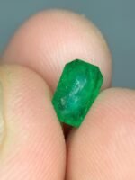 Timeless Elegance: 0.80 Carat Faceted Emerald from Swat - Image 3