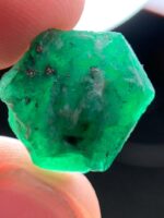11.43ct Swat Emerald Crystal: Bold Natural Green Beryl - Image 4