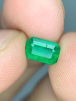 Timeless Elegance: 0.80 Carat Faceted Emerald from Swat - Image 4