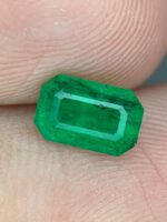 Timeless Elegance: 0.80 Carat Faceted Emerald from Swat - Image 5