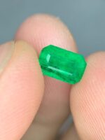 Timeless Elegance: 0.80 Carat Faceted Emerald from Swat - Image 8
