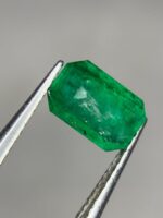Timeless Elegance: 0.80 Carat Faceted Emerald from Swat - Image 10