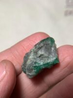 A Striking Green Crystal: The 33.67-Carat Swat Emerald Specimen - Image 4