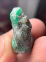 A Striking Green Crystal: The 33.67-Carat Swat Emerald Specimen - Image 5
