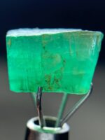 4.50ct Swat Emerald Crystal: Vibrant Green Beryl in Raw Form - Image 2