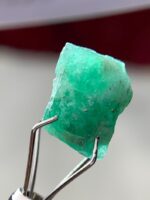 Power and Purity: 5.30ct Swat Emerald Crystal with Striking Natural Form - Image 2