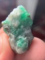 A Striking Green Crystal: The 33.67-Carat Swat Emerald Specimen - Image 11