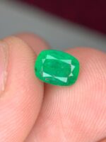 0.86ct Faceted Panjshir Emerald: Vivid Green Gemstone from - Image 3
