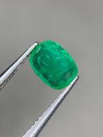 0.86ct Faceted Panjshir Emerald: Vivid Green Gemstone from - Image 4