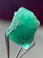 Power and Purity: 5.30ct Swat Emerald Crystal with Striking Natural Form - Image 5
