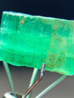 4.50ct Swat Emerald Crystal: Vibrant Green Beryl in Raw Form - Image 6