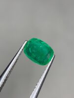 0.86ct Faceted Panjshir Emerald: Vivid Green Gemstone from - Image 7