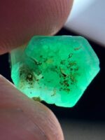 4.50ct Swat Emerald Crystal: Vibrant Green Beryl in Raw Form - Image 8