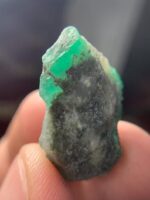 A Striking Green Crystal: The 33.67-Carat Swat Emerald Specimen - Image 9