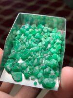 A 60 Carat Swat Valley Emerald Rough Lot: Raw Beauty & Gem Potential - Image 2