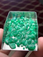 A 60 Carat Swat Valley Emerald Rough Lot: Raw Beauty & Gem Potential - Image 4