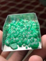 A 60 Carat Swat Valley Emerald Rough Lot: Raw Beauty & Gem Potential - Image 5