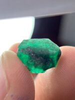 Natural Grace: 4.90ct Swat Emerald Crystal with Vivid Green Clarity - Image 3