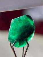Natural Grace: 4.90ct Swat Emerald Crystal with Vivid Green Clarity - Image 4