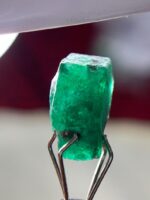 Natural Grace: 4.90ct Swat Emerald Crystal with Vivid Green Clarity - Image 5