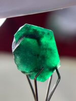 Natural Grace: 4.90ct Swat Emerald Crystal with Vivid Green Clarity - Image 6