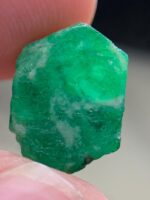 9.85ct Swat Emerald Crystal: Natural Beauty in Compact Form - Image 7