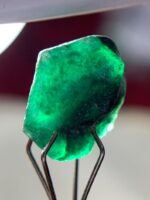 Natural Grace: 4.90ct Swat Emerald Crystal with Vivid Green Clarity - Image 8