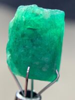 9.04ct Swat Emerald Crystal: Pure Green Beryl in Natural Form - Image 2