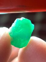 4.55 ct Swat Emerald Crystal – Small Gem with Distinct Character - Image 2