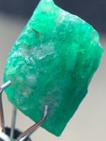 9.04ct Swat Emerald Crystal: Pure Green Beryl in Natural Form - Image 3