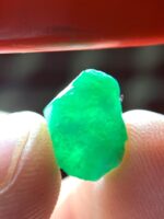 4.55 ct Swat Emerald Crystal – Small Gem with Distinct Character - Image 4