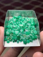 Elongated Elegance: 55.25 ct Emerald Rough Lot from Swat Valley - Image 7